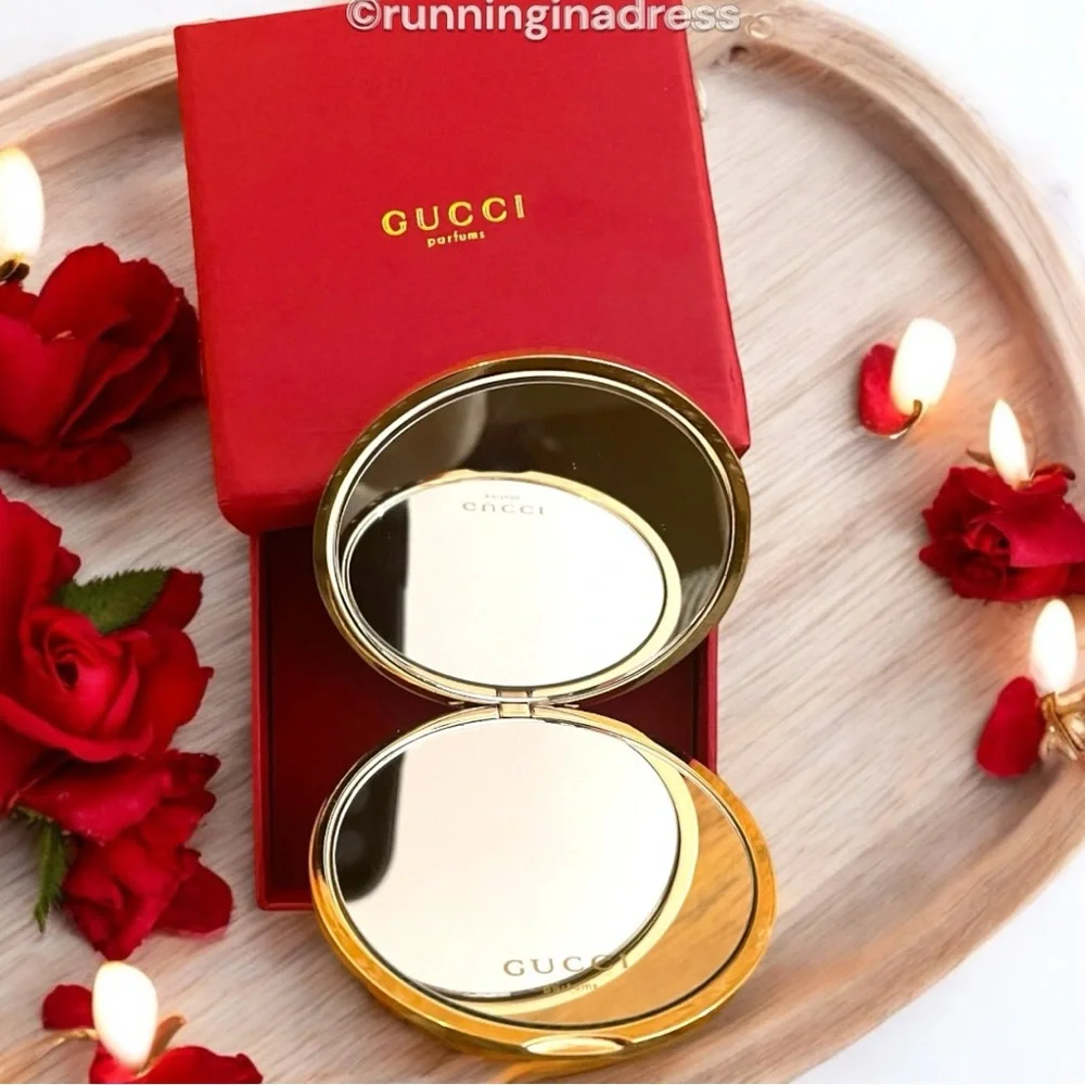 New Limited Edition Gucci Embossed Monogram Compact Double Mirror In Gold - Picture 14 of 16